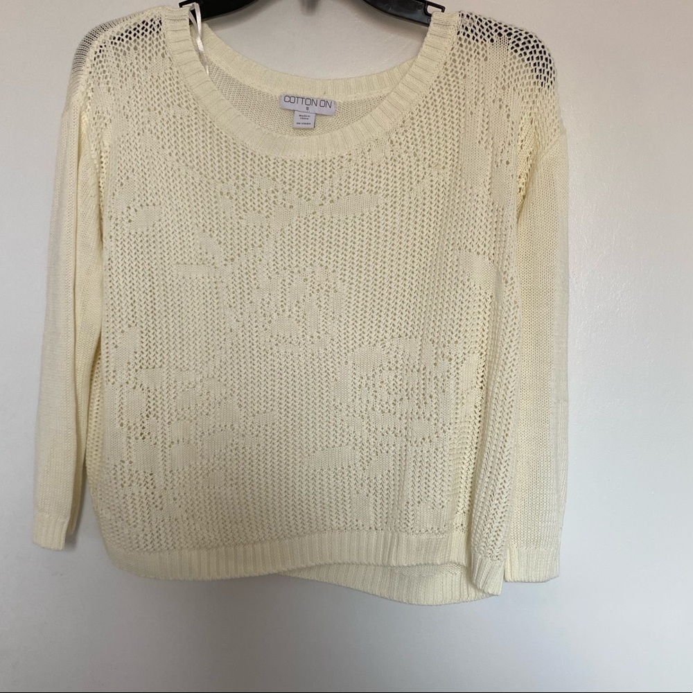 Women’s knitted cropped/short top